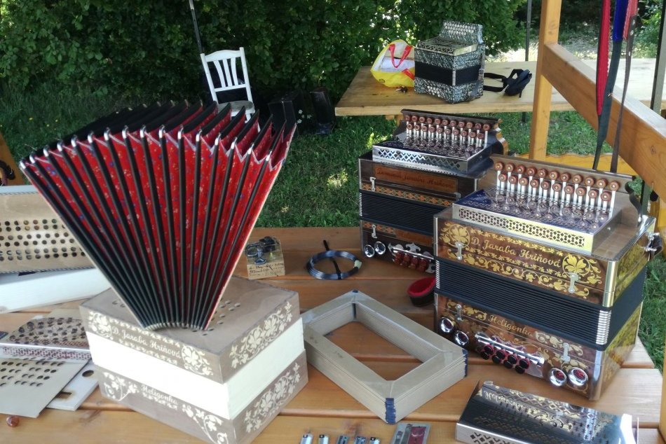 V OBRAZOCH: Dominik Jaraba z Hriňovej vyrába Heligónky