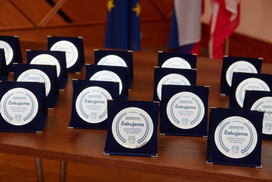 OBRAZOM: Kraj ocenil 55 zamestnancov škôl a zariadení pred odchodom na dôchodok