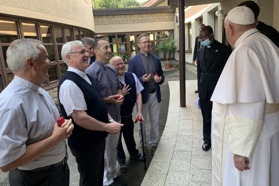 Objektívom: Po liturgii sa pápež zastavil aj v Exercičnom dome