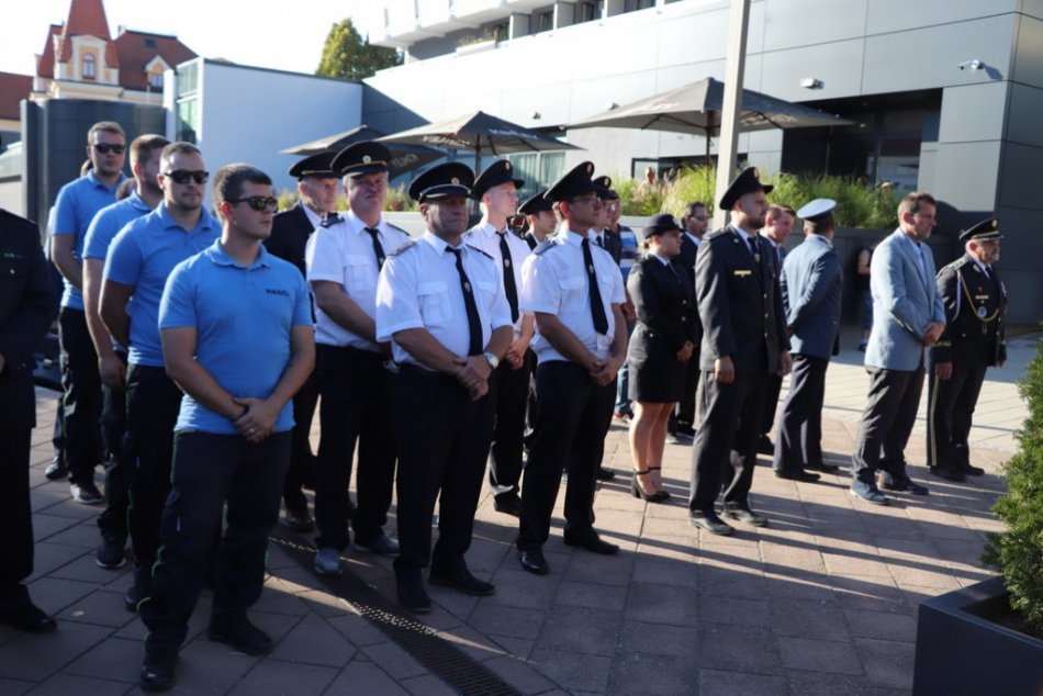 FOTO: Ďalších 11 DHZ v Trenčianskom kraji dostalo nové defibrilátory