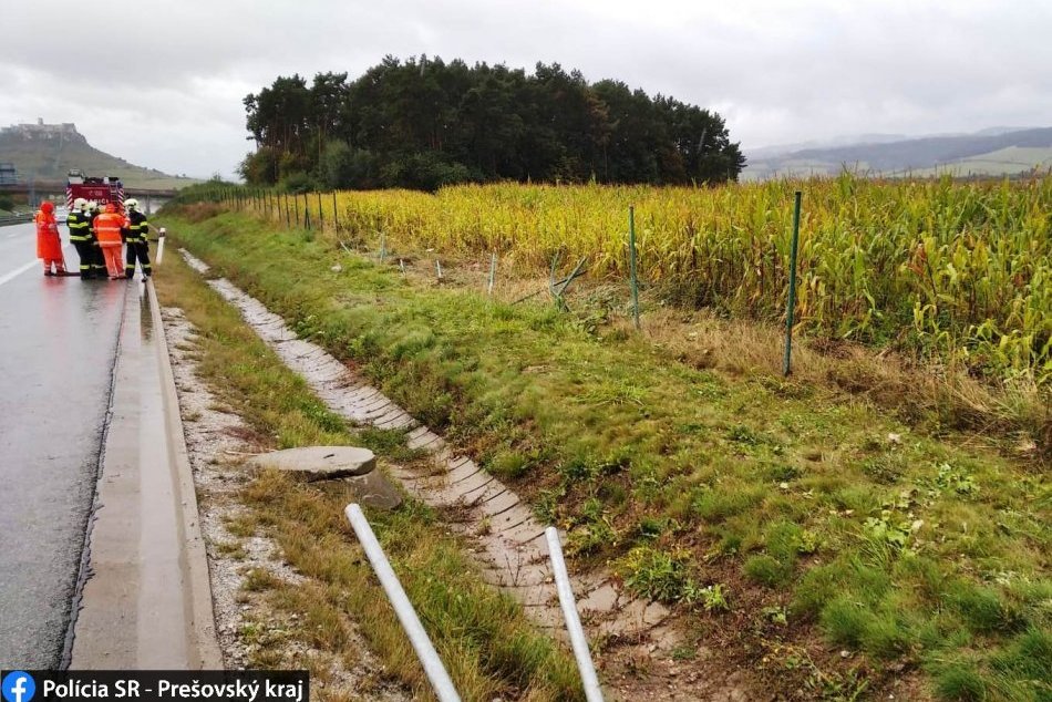 FOTO: Pri nehode neďaleko tunela Branisko zasahoval aj záchranársky vrtuľník