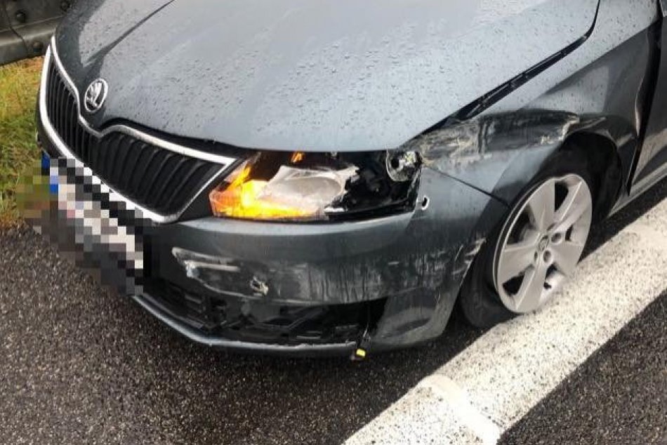 V OBRAZOCH: Kolízie na mokrej diaľnici medzi Žiarom nad Hronom a Zvolenom