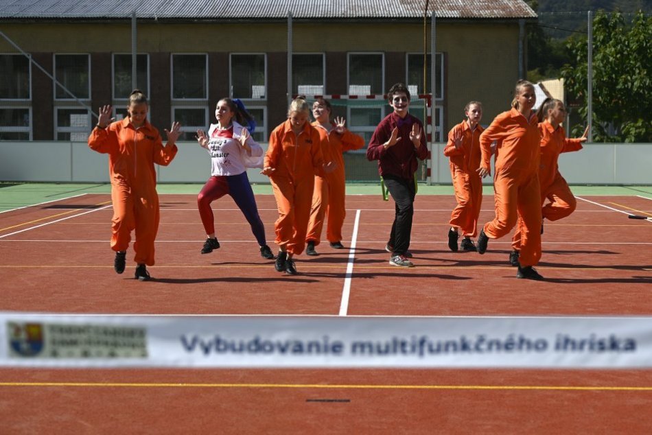 OBRAZOM: Stredná odborná škola v Handlovej má nové multifunkčné ihrisko