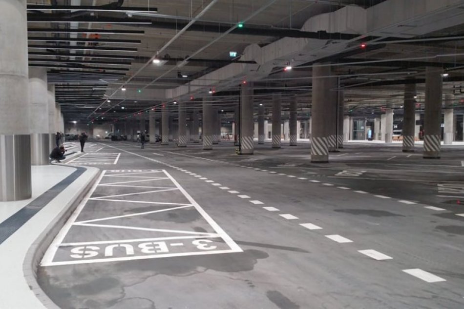 Moderná autobusová stanica NIVY