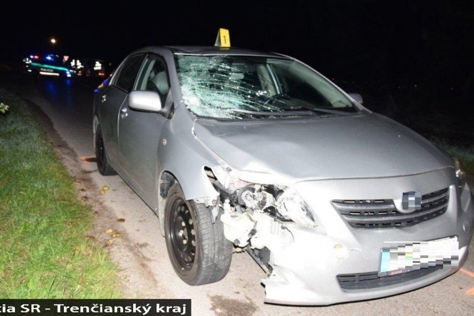 FOTO: Pri nehode v Trenčianskej Turnej utrpel cyklista ťažké zranenia