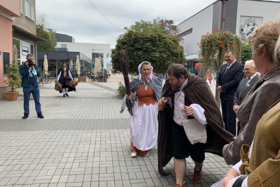 FOTO: Mesto Prievidza má obnovený symbol historickej cesty Magna Via