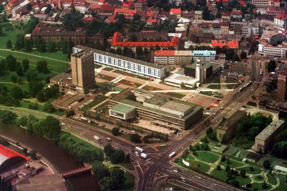 V OBRAZOCH: Videli ste už Bystricu na dobových leteckých záberoch?