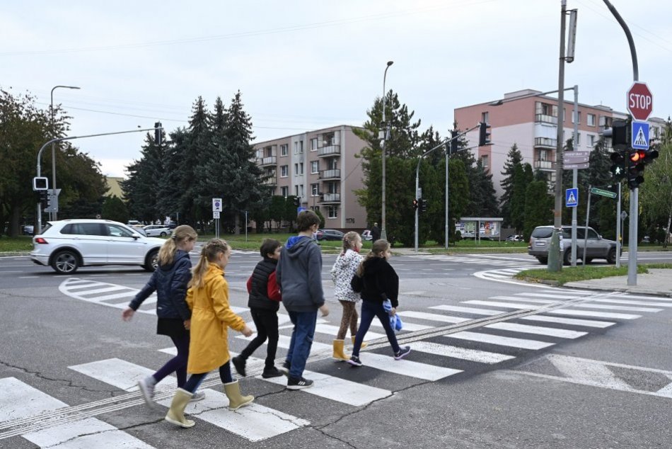 FOTO: Dve križovatky v Bánovciach nad Bebravou riadi svetelná signalizácia