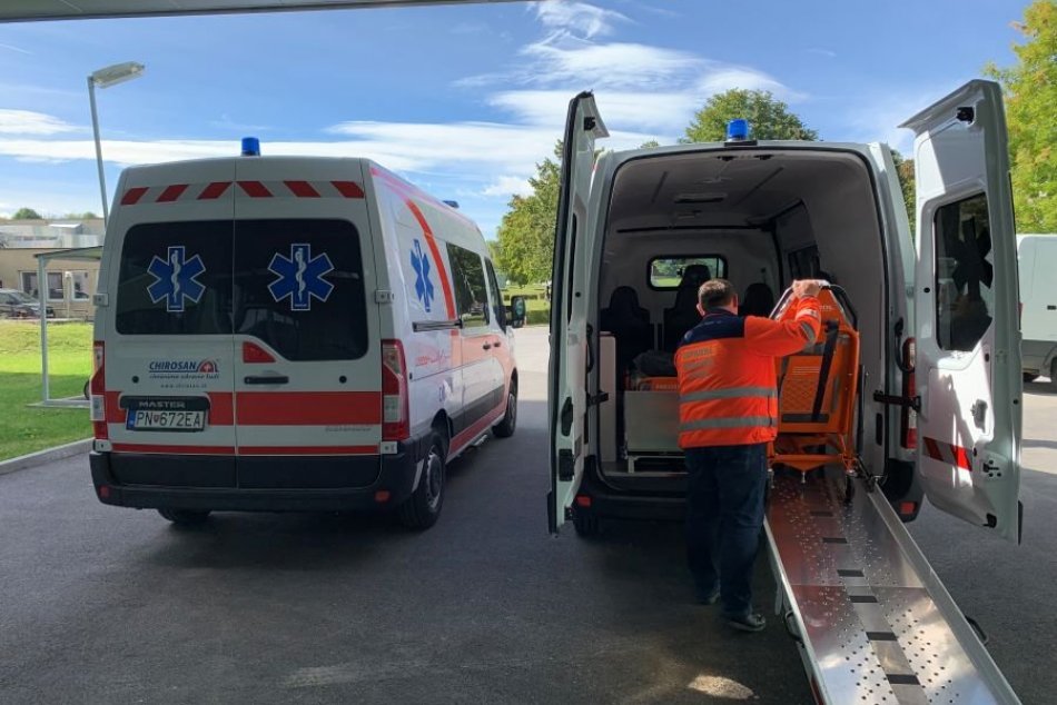 OBRAZOM: Nové sanitky v popradskej nemocnici