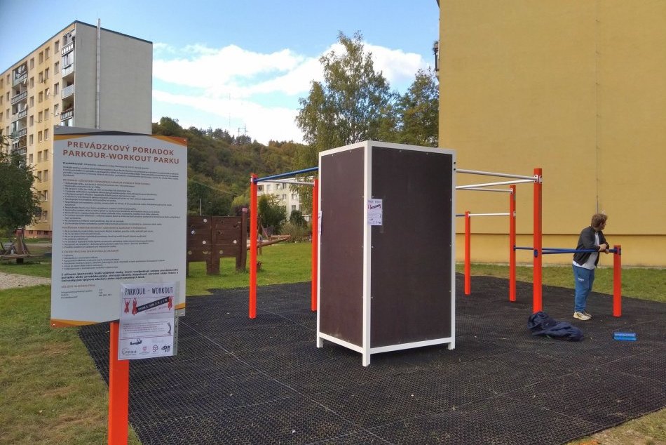 V OBRAZOCH: V Bystrici vyrástol nový parkour-workout park