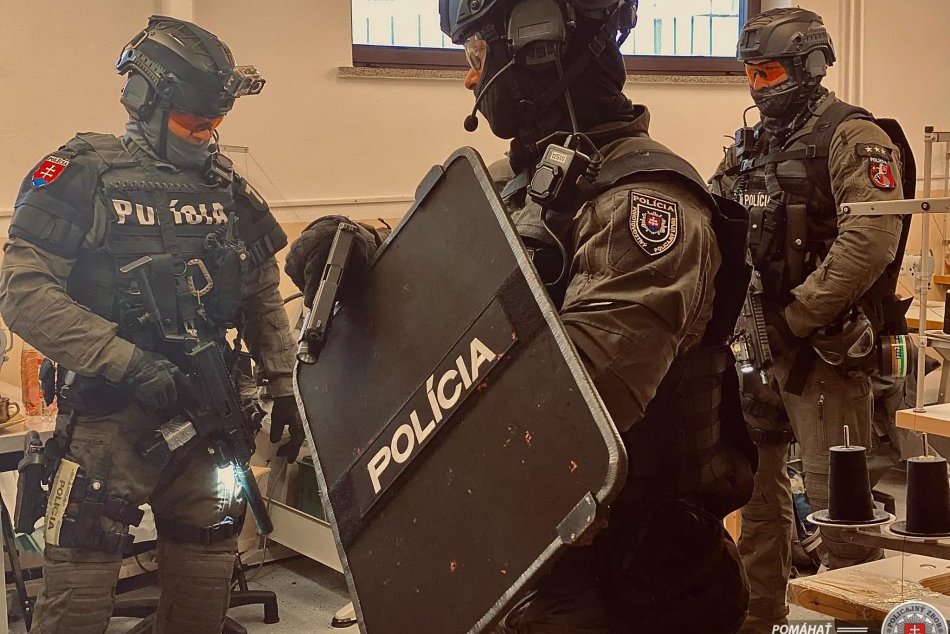 OBRAZOM: Fingovaná rukojemnícka dráma v nitrianskej väznici