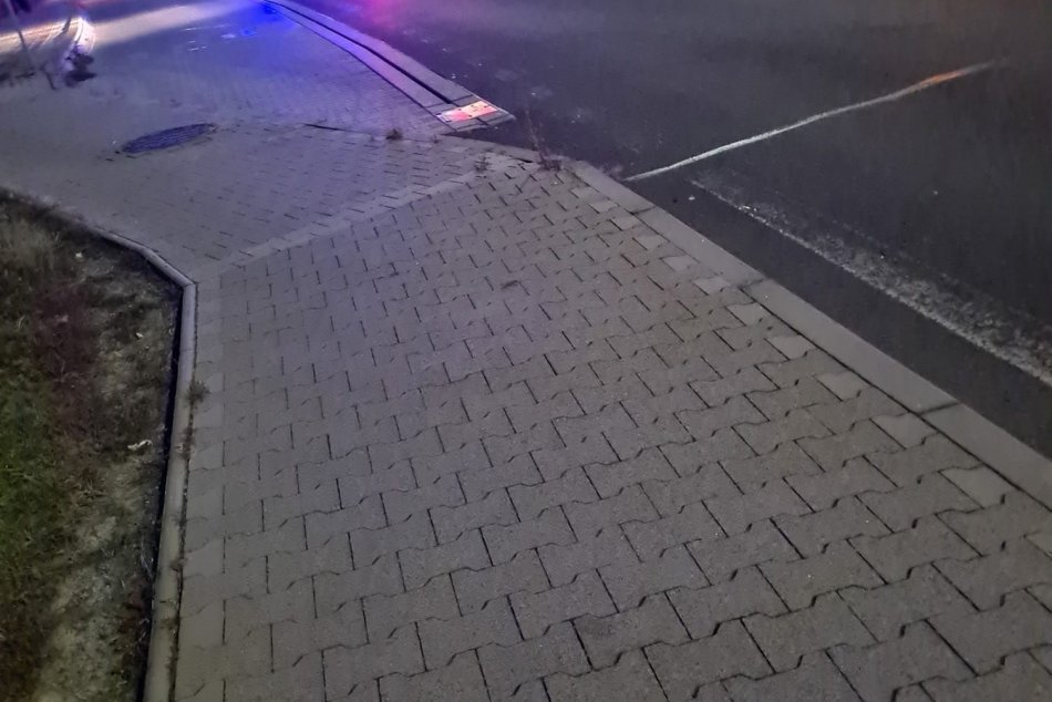 V OBRAZOCH: Prvé zábery z nehody Na Karlove