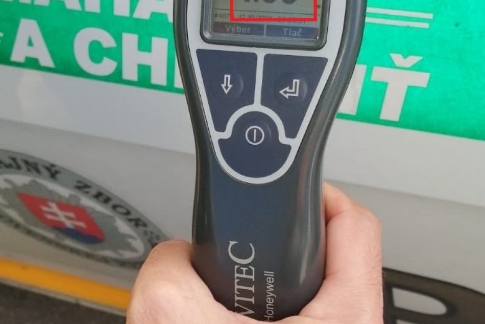 FOTO: Opitý vodič v Partizánskom poškodil kanál