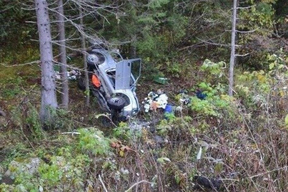 V OBRAZOCH: Pri tragickej nehode pri Látkach vyhasol život spolujazdkyne