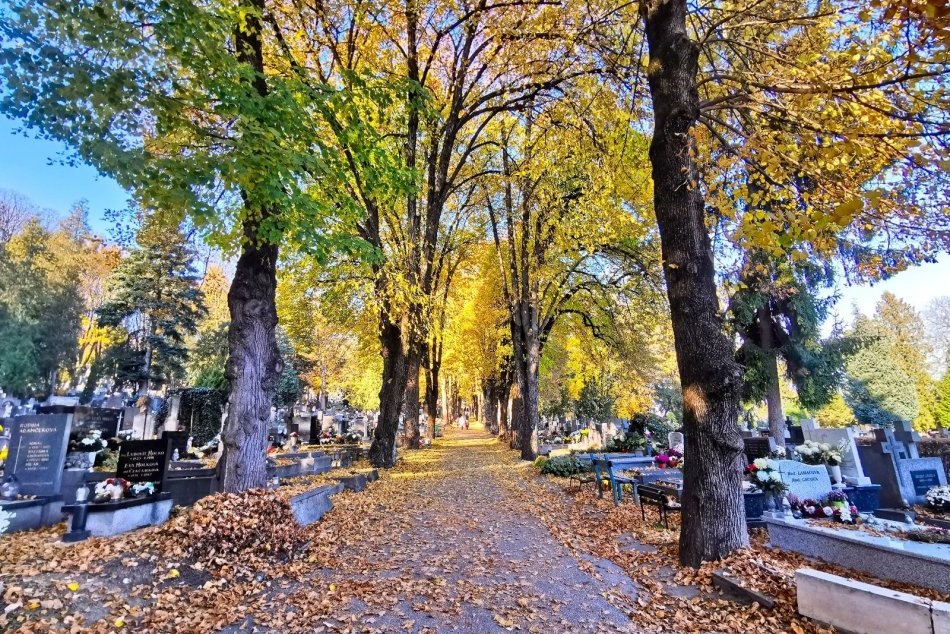 Dušičky na FOTKÁCH aj vizualizácia zrekonštruovaného cintorína