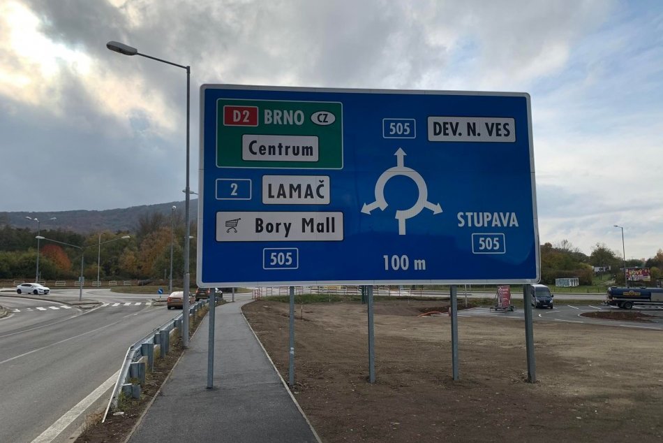 Značka ako zo seriálu Pat a Mat