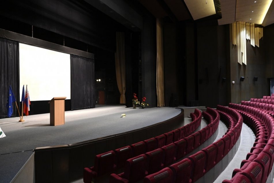 OBRAZOM: Budova Posádkového klubu v Trenčíne