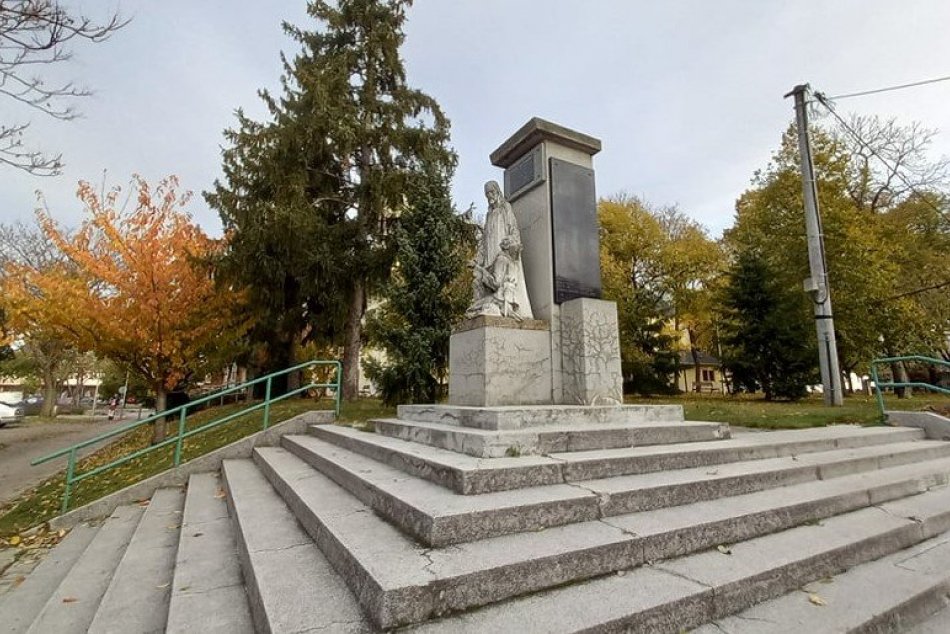 V Šali opravujú historický pamätník