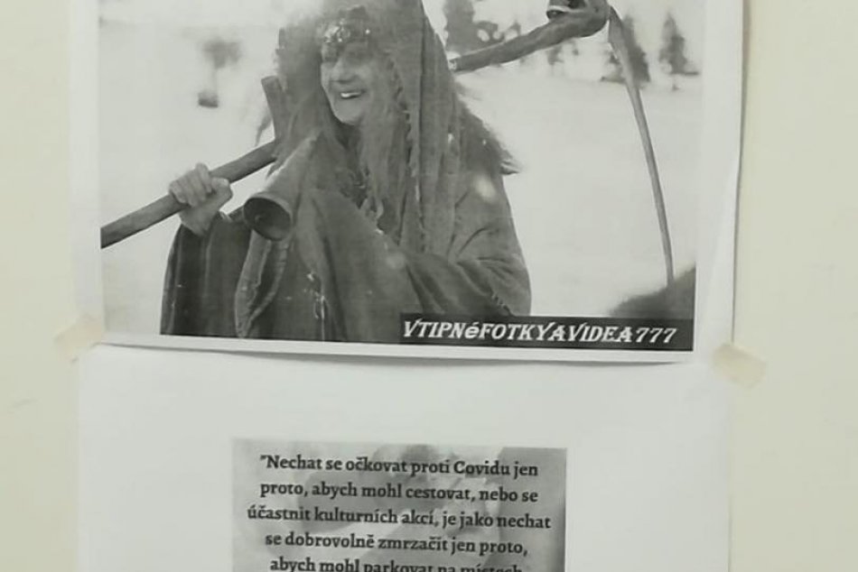 Slovenská lekárka odhovárala ľudí od očkovania plagátmi