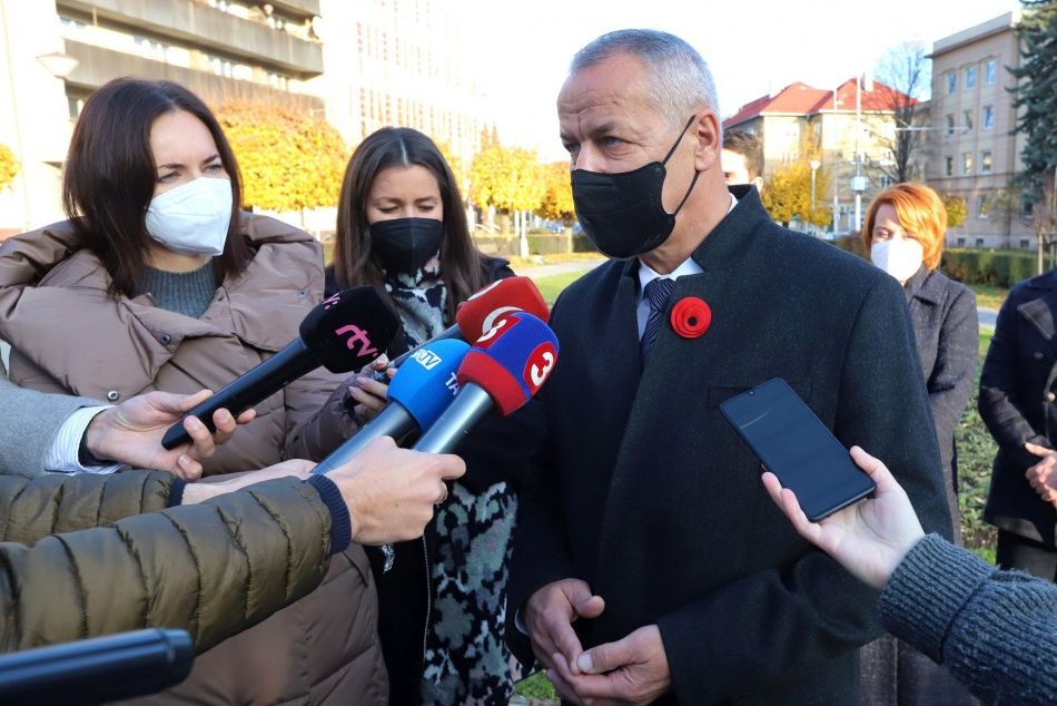 V OBRAZOCH: Brífing o vážnej situácii v Rooseveltovej nemocnici