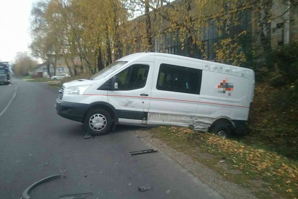 FOTO: Nehoda v Bánovciach nad Bebravou si vyžiadala zranenie jednej osoby