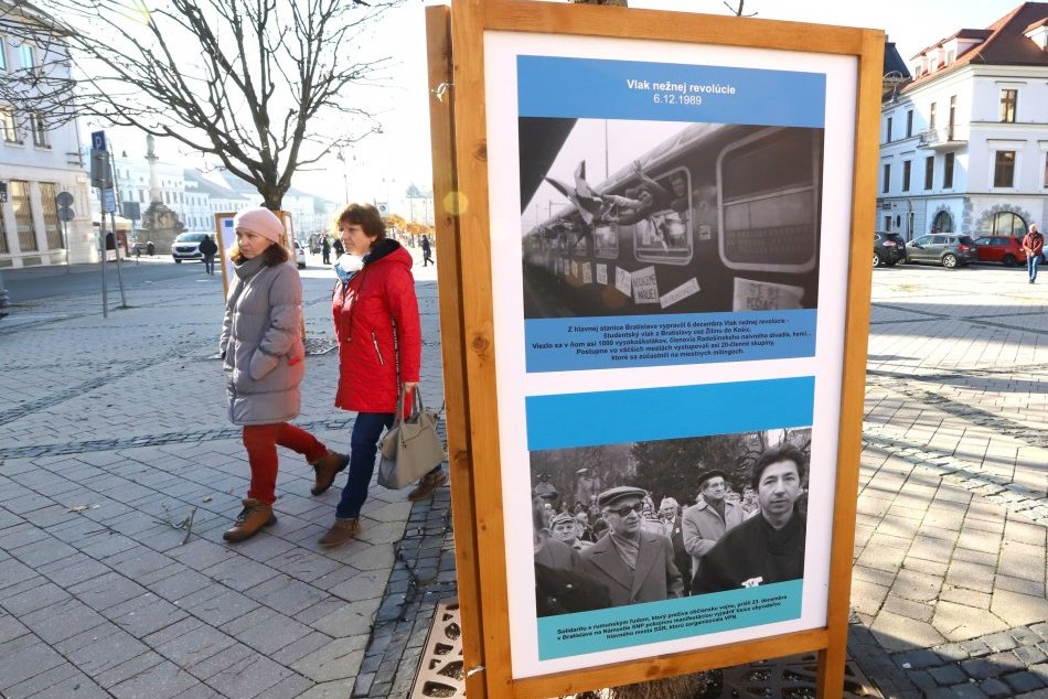 V OBRAZOCH: Nežnú revolúciu a osobnosť Pražskej jari si pripomína aj Bystrica