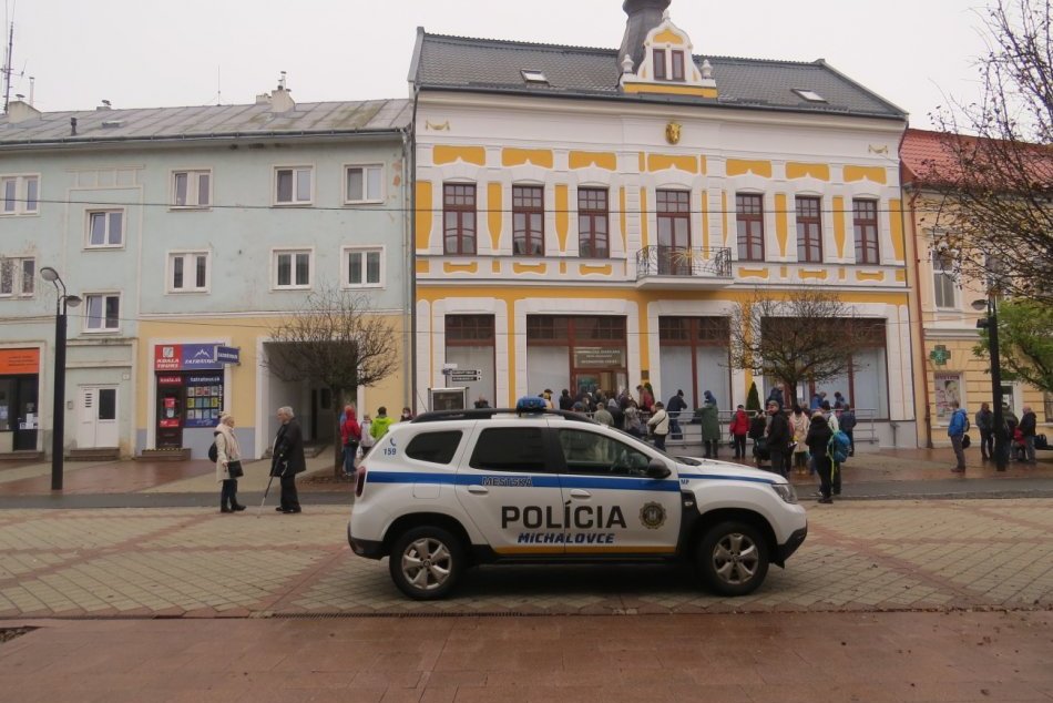 FOTO: Výnimočná bankovka prilákala do Michaloviec zberateľov z celého Slovenska