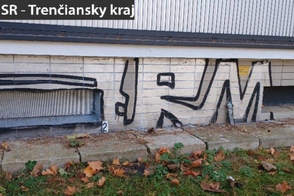 FOTO: Múzeum Slovenských národných rád poškodil doposiaľ neznámy páchateľ