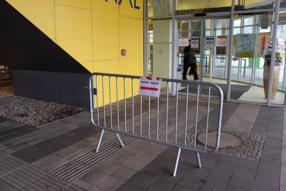 V OBRAZOCH: Kontroly dodržiavania opatrení v Banskej Bystrici