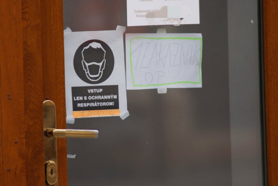 Prísne kontroly v Nitre: Do nákupných centier pustia iba očkovaných a prekonanýc