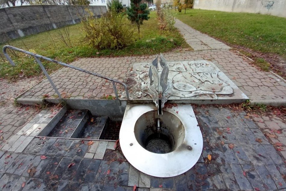 V Šali si posvietili na jednu z artézskych studní