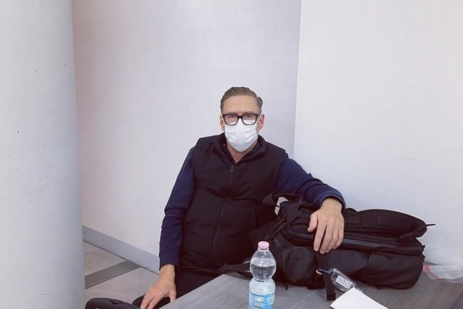 Bryan Adams mal pozitívny test na koronavírus