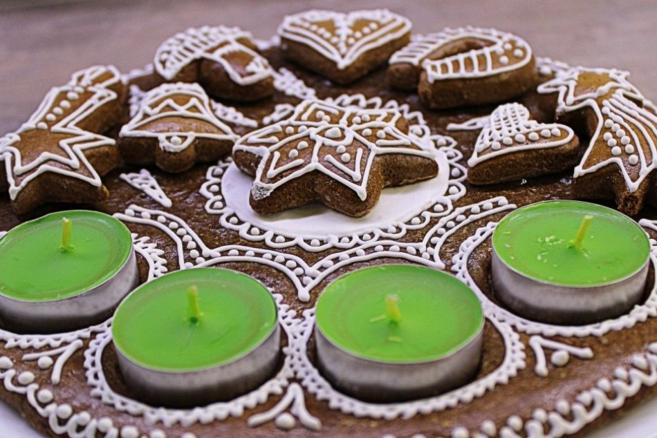 Inšpirujte sa: Adventné vence v hrnci, plechu, kvetináči i dreve