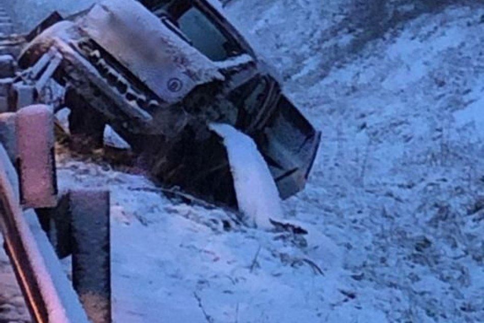 Sneženie na Slovensku komplikuje dopravu