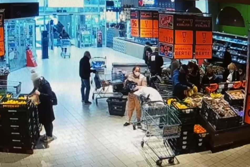 Polícia rozbehla pátranie po osobe zo záberov