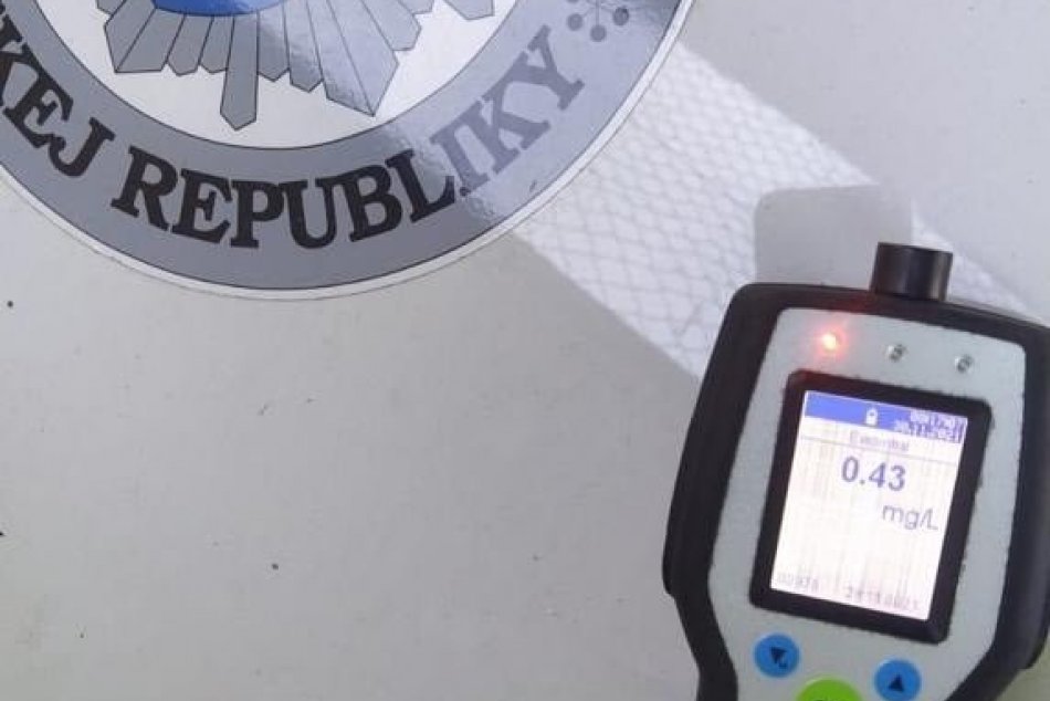 FOTO: Diaľniční policajti z Trenčína namerali opitého 27-ročného vodiča