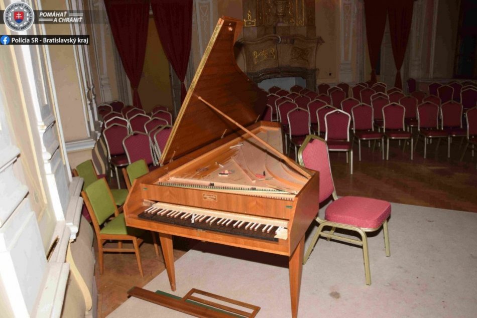 Krádež v kaštieli v Senci