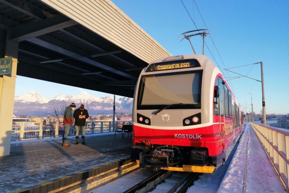 OBRAZOM: Do ostrej prevádzky uviedli v Poprade prvé dve z piatich elektrozubačie