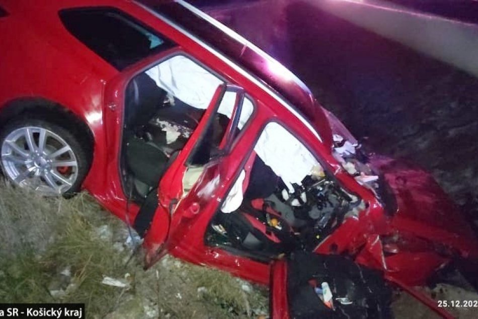 Hrôzostrašné fotky z miesta nehody neďaleko Sobraniec