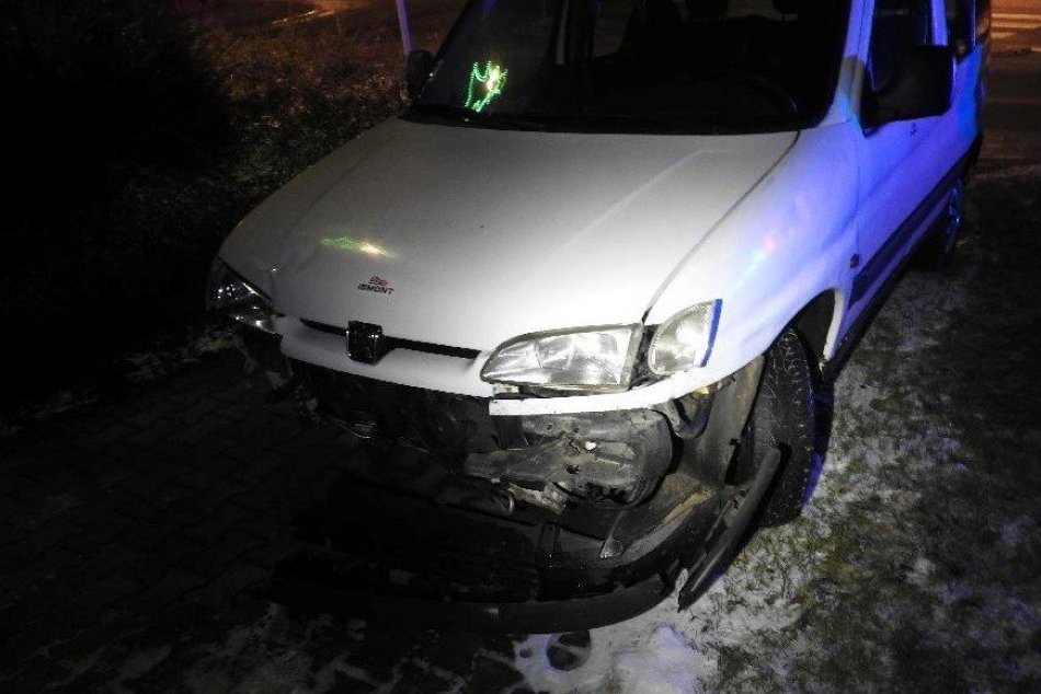 Vianočné sviatky poznačili nehody: Hrozivá zrážka si vyžiadala osem zranených