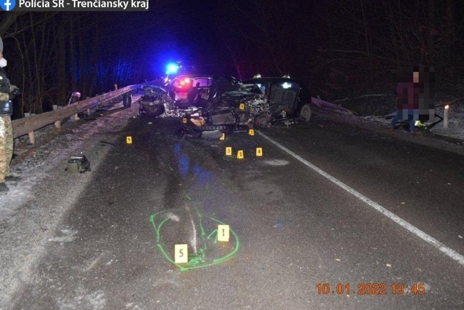 FOTO: Dopravná nehoda pri Starej Turej si vyžiadala tri ťažké zranenia