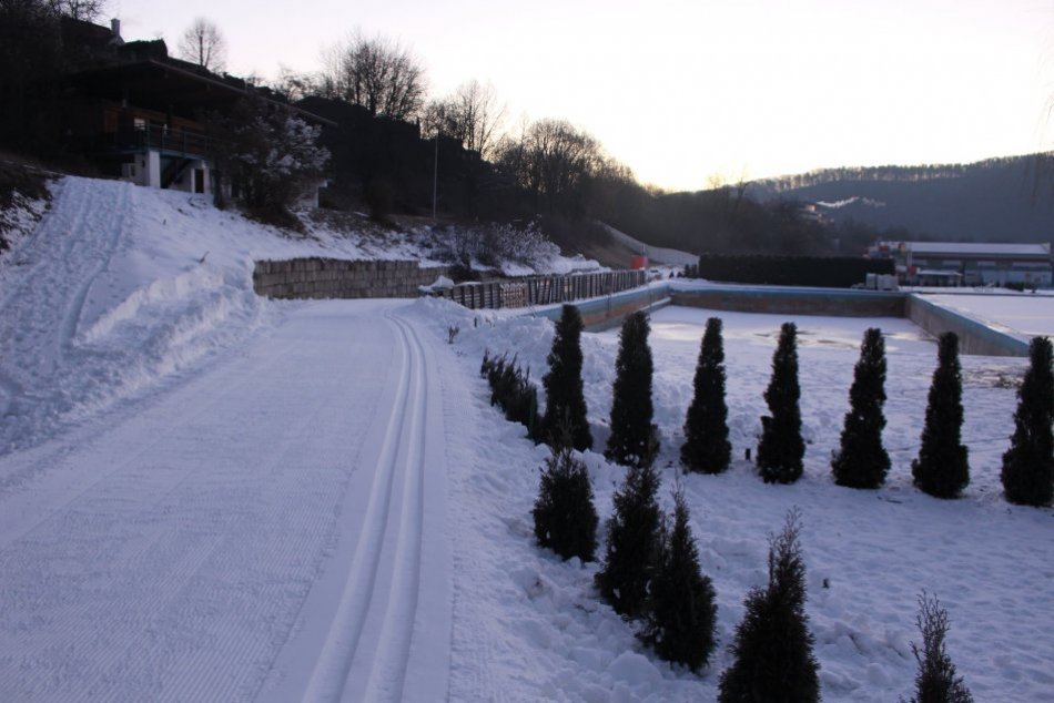 V OBRAZOCH: Bežkársky okruh na kúpalisku otvorili