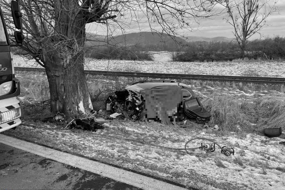 Objektívom: Nešťastie na ceste, o život prišiel mladý vodič