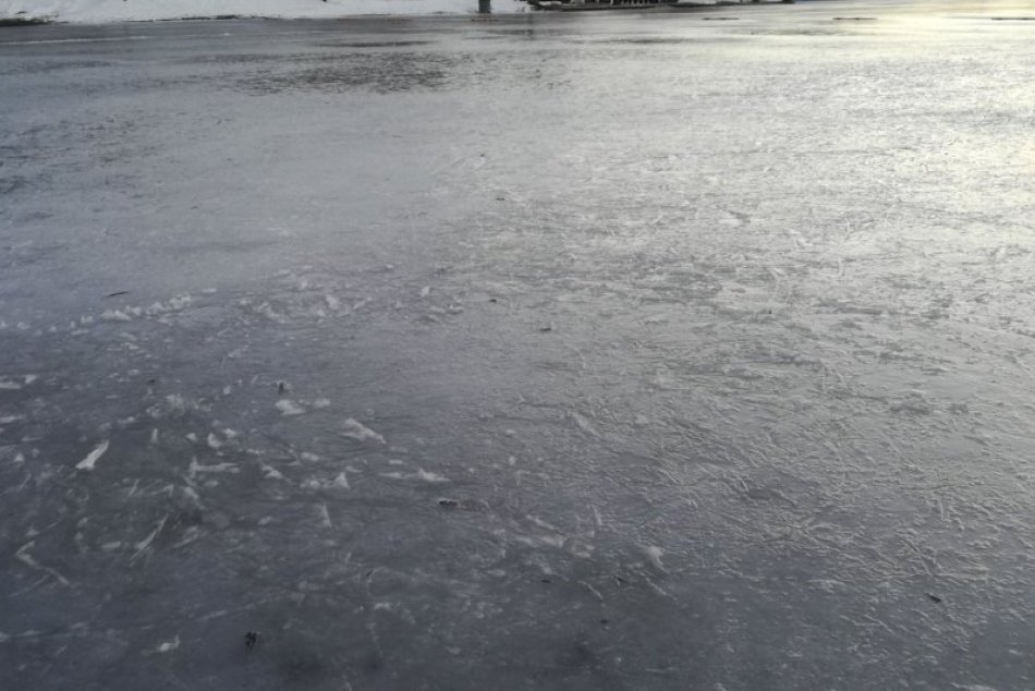 V OBRAZOCH: Ľadová plocha na kúpalisku je uzatvorená