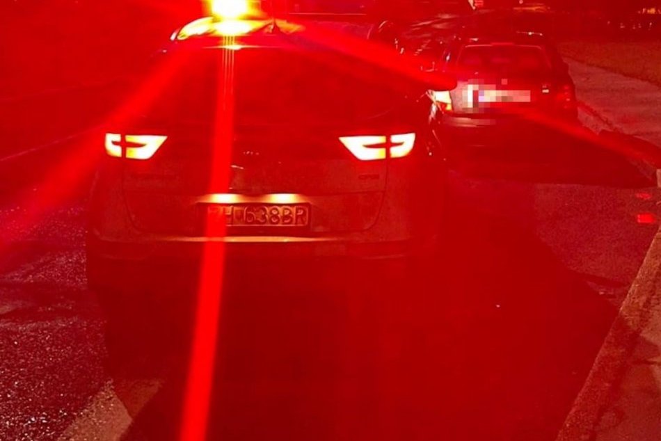 V OBRAZOCH: Opitý muž viezol v aute 2 deti