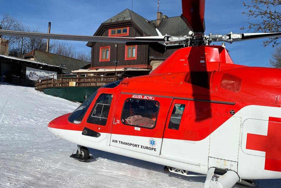 FOTO: Dvojročný chlapec si na Veľkej Javorine počas sánkovania poranil hlavu