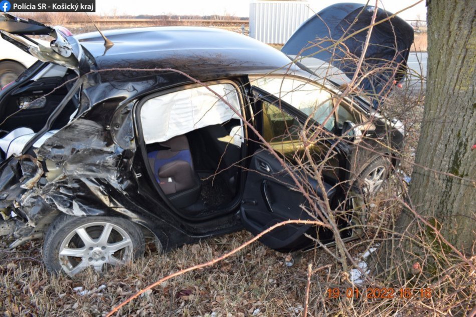 Obrovské šťastie v nešťastí: Zrážka auta s vlakom