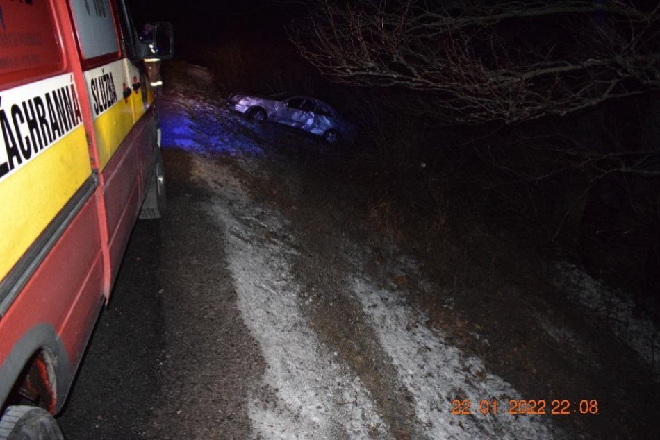 V OBRAZOCH: Pri nehode sa neďaleko Zvolena ťažko zranil opitý vodič