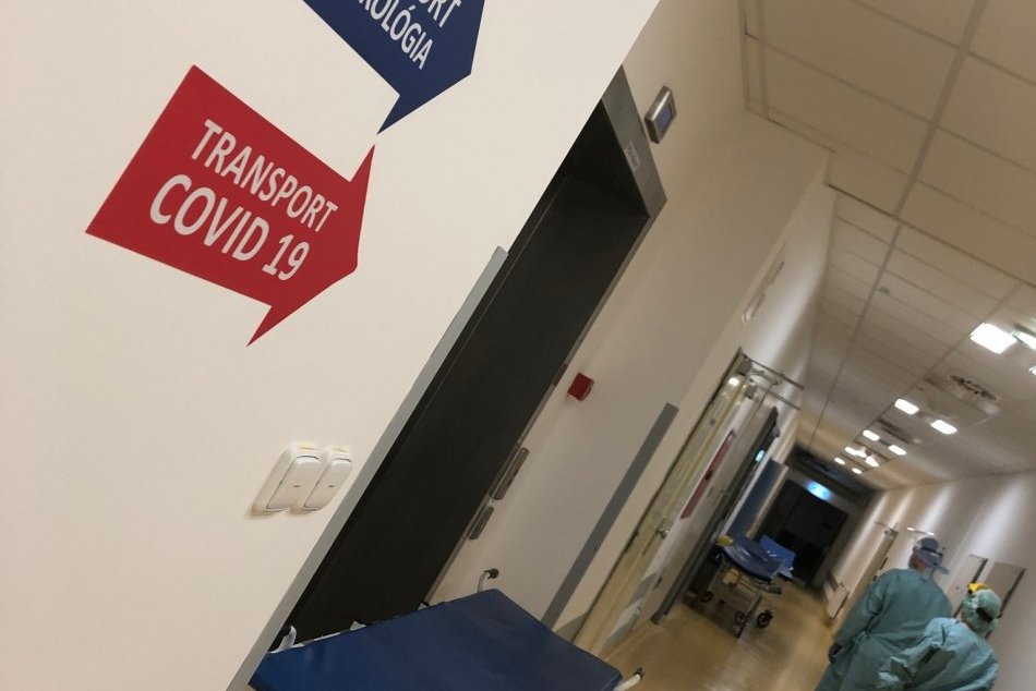 V OBRAZOCH: Bystrická nemocnica sa pripravuje na variant omikron