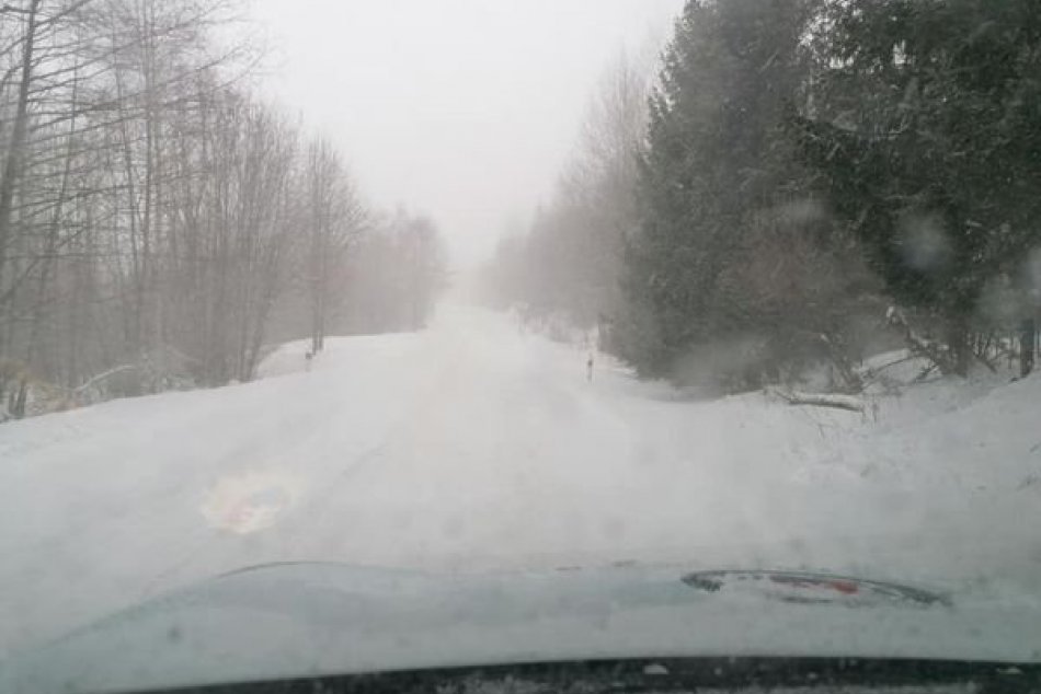 Vo Vysokých Tatrách tiež úraduje víchrica